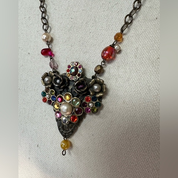 Funky feminine vibe meets sparkly rhinestone steampunk necklace - Picture 3 of 7